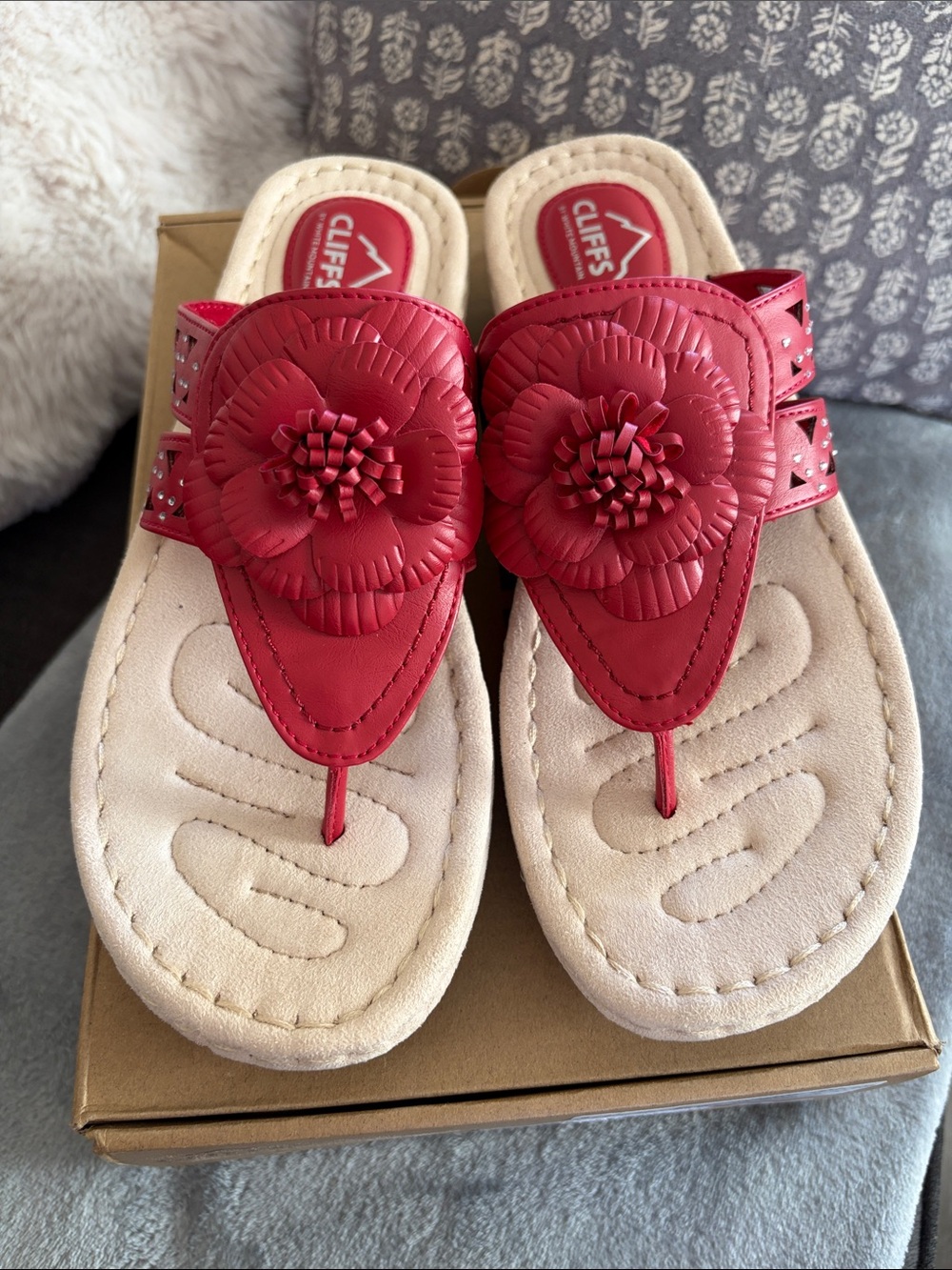 Cliffs by WHITE MOUNTAIN Red Floral Thong Sandals